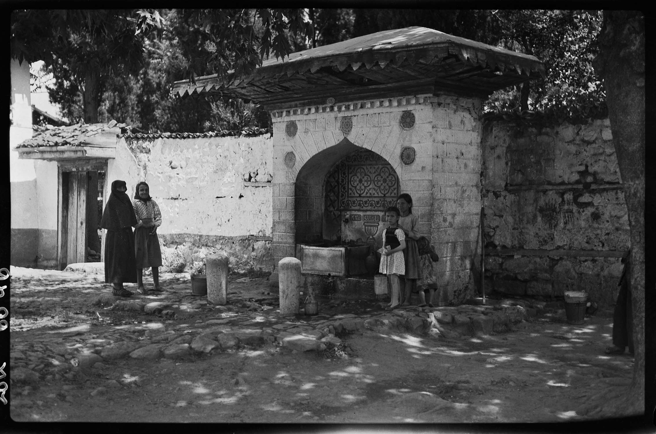 Fontaine à proximité de l'édifice